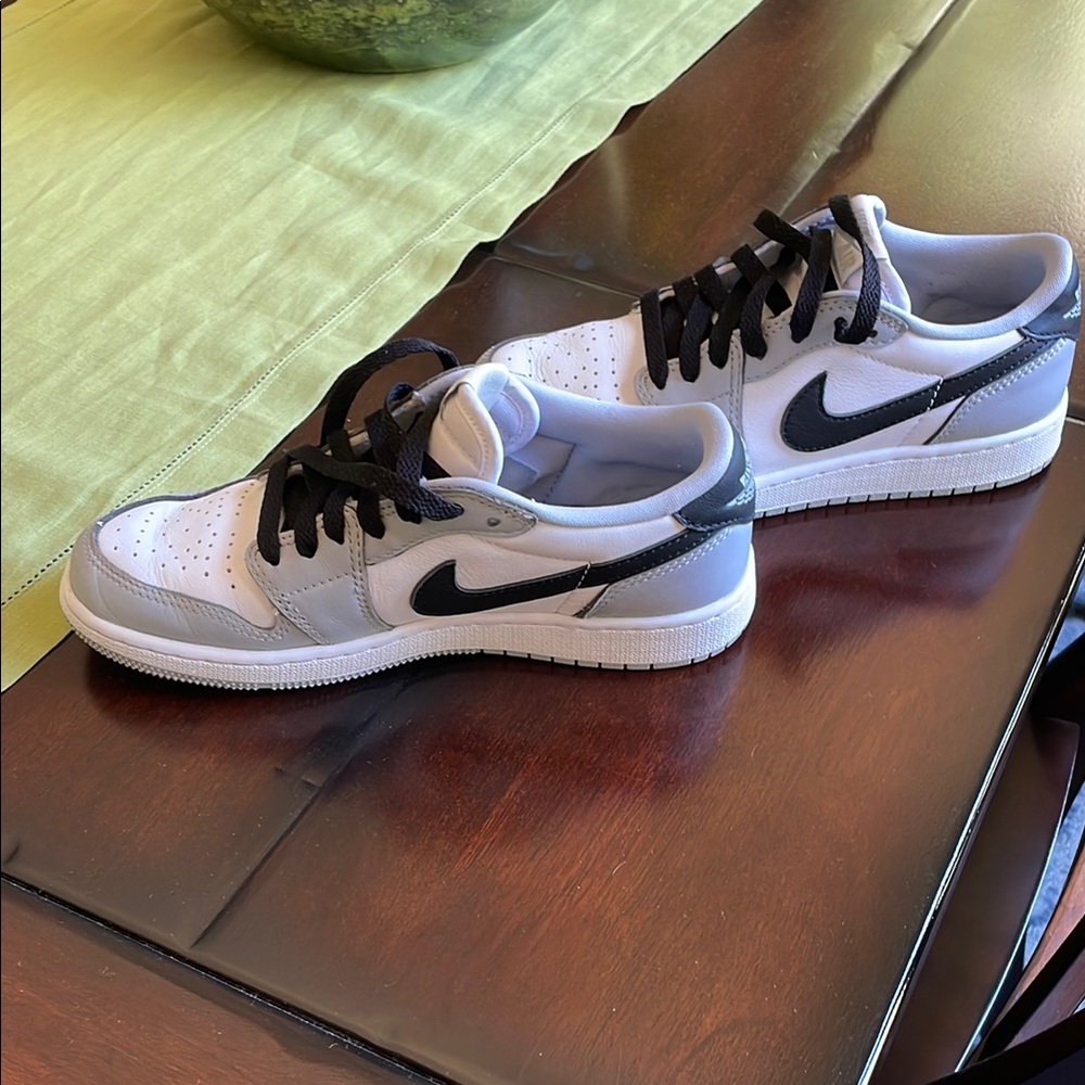 Kids Nike Air Jordan Low-Top Sneakers in Gray and White - Picture 7 of 8